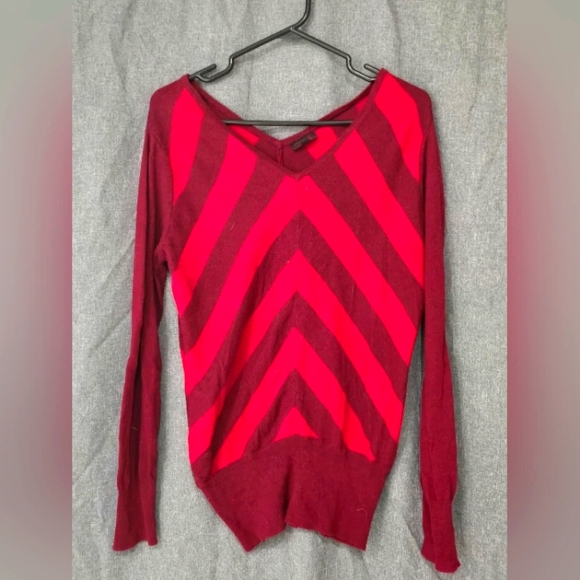 2tones Red Sweater - Picture 2 of 2